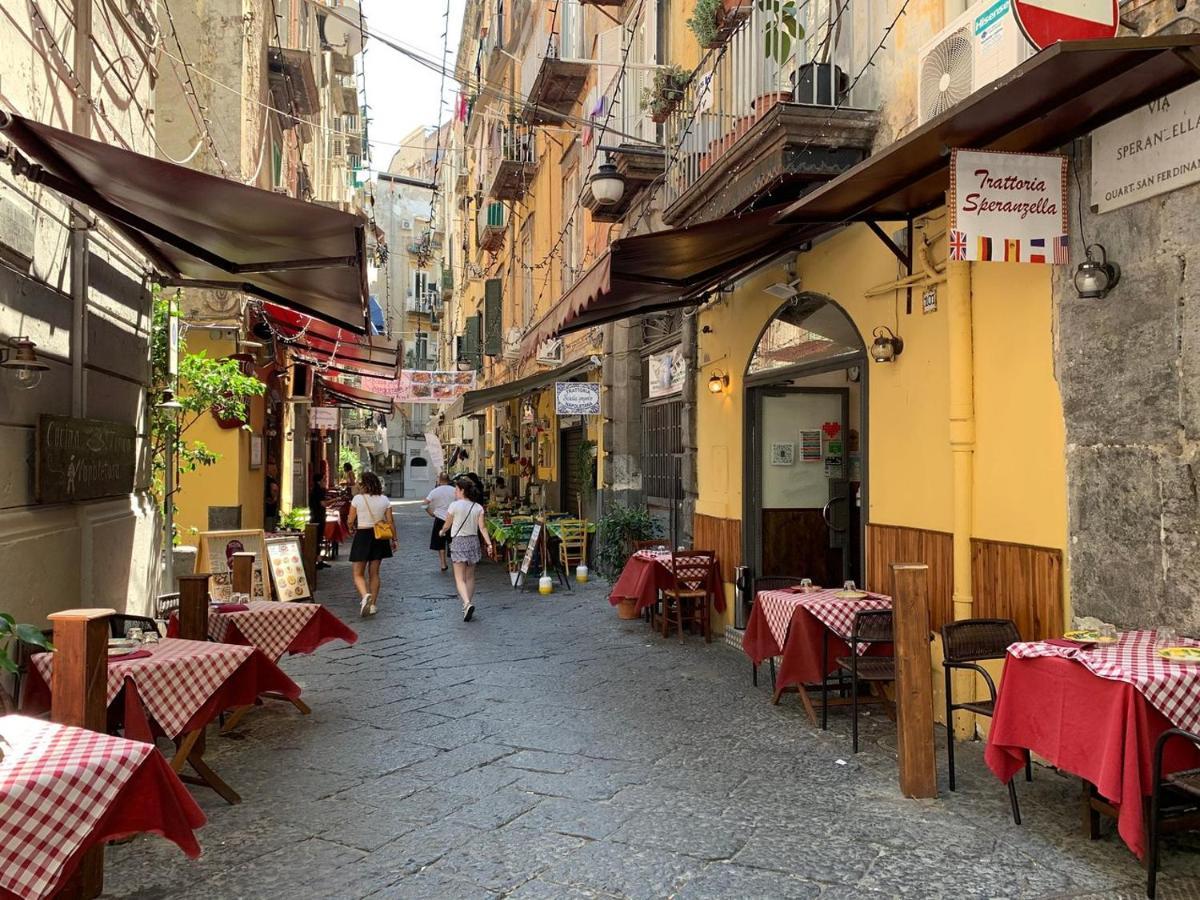 White Home Quartieri Spagnoli Napoli Dış mekan fotoğraf